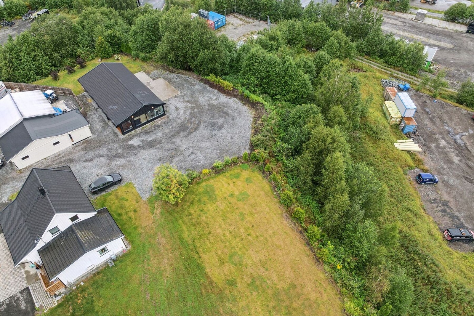 For barnefamilier er området svært attraktivt, med kort vei til både barnehage og skole. Galleribilde