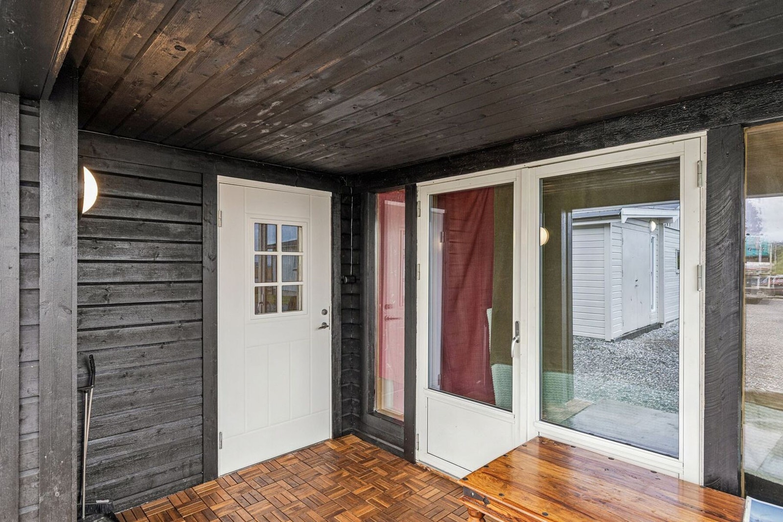 Inngangsparti med platting. Galleribilde