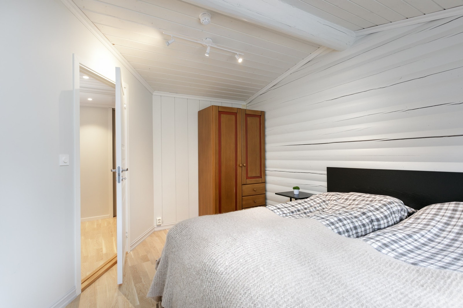 Hovedsoverom med garderobe Galleribilde