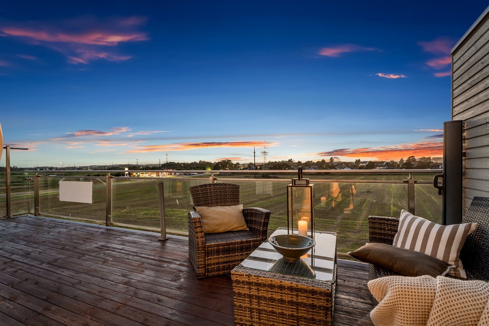 En lun aften på terrassen. Galleribilde