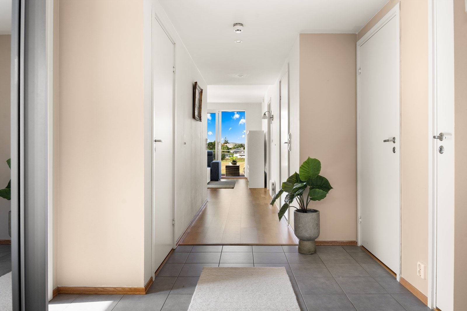 Entré/gang. Galleribilde