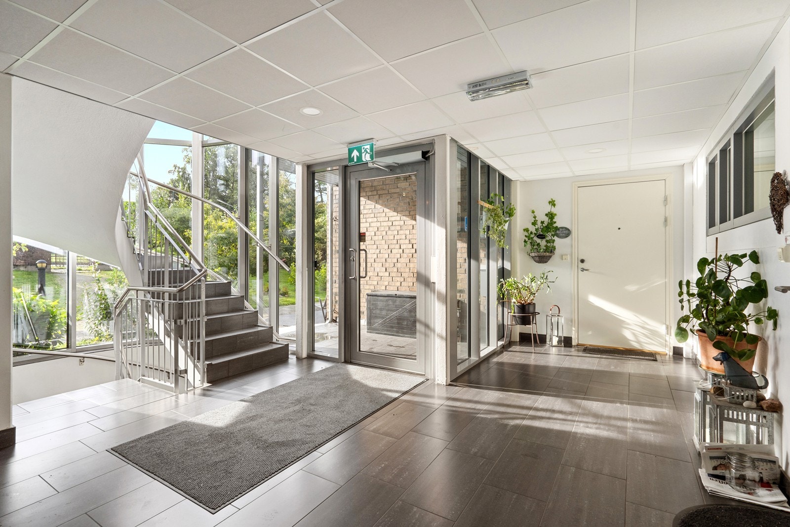 Hyggelige og lyse fellesarealer som gir et godt førsteinntrykk. Galleribilde