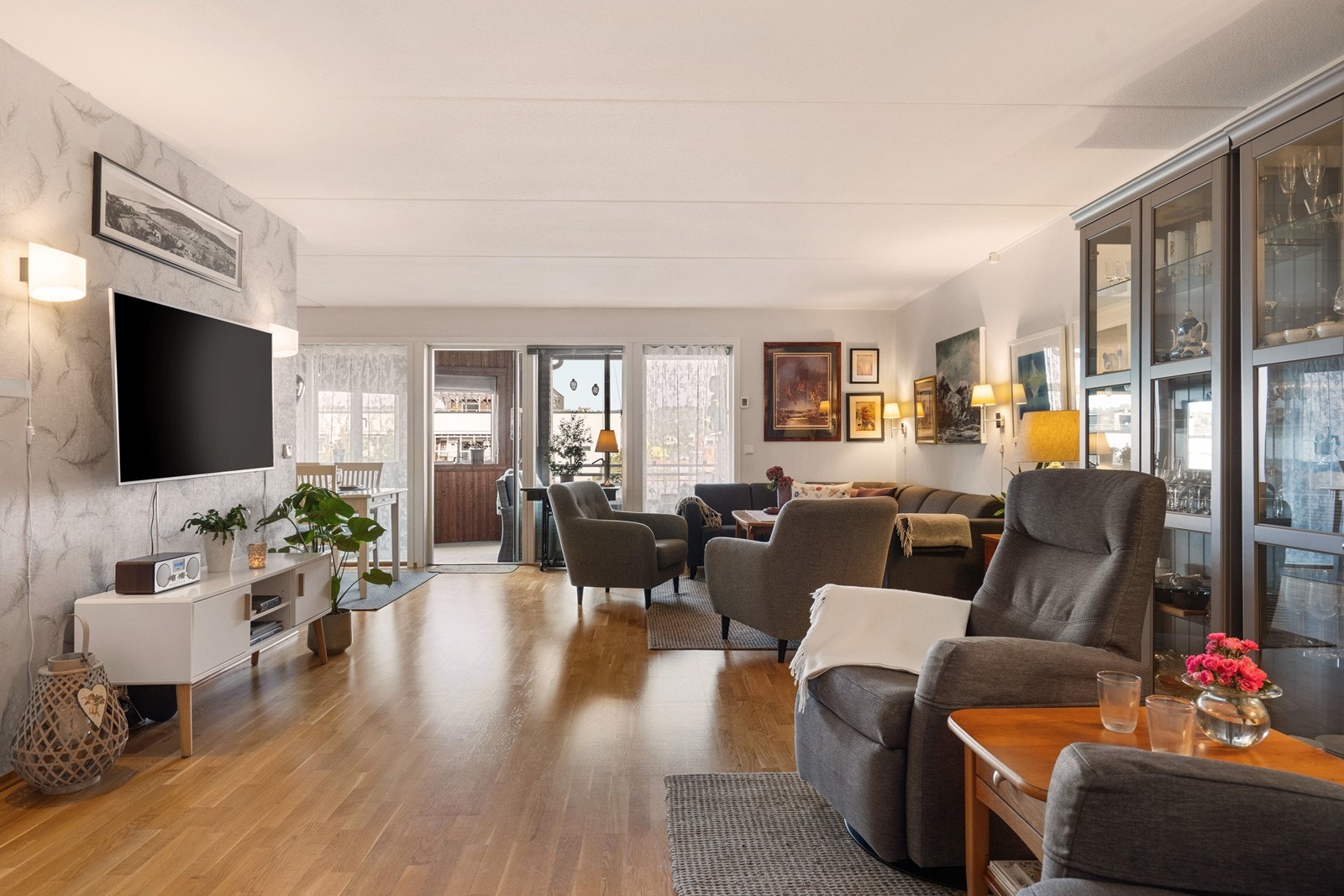 Det er vannbåren varme i alle rom med unntak av bod. Galleribilde