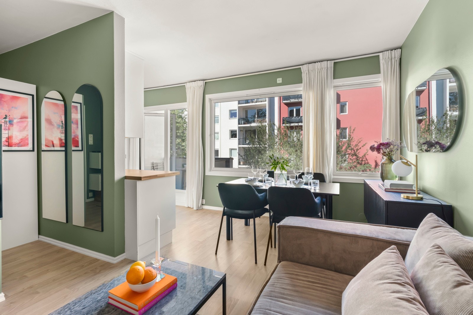 Leiligheten ligger fritt og rolig til, i byggets tredje etasje med heisadkomst. Galleribilde
