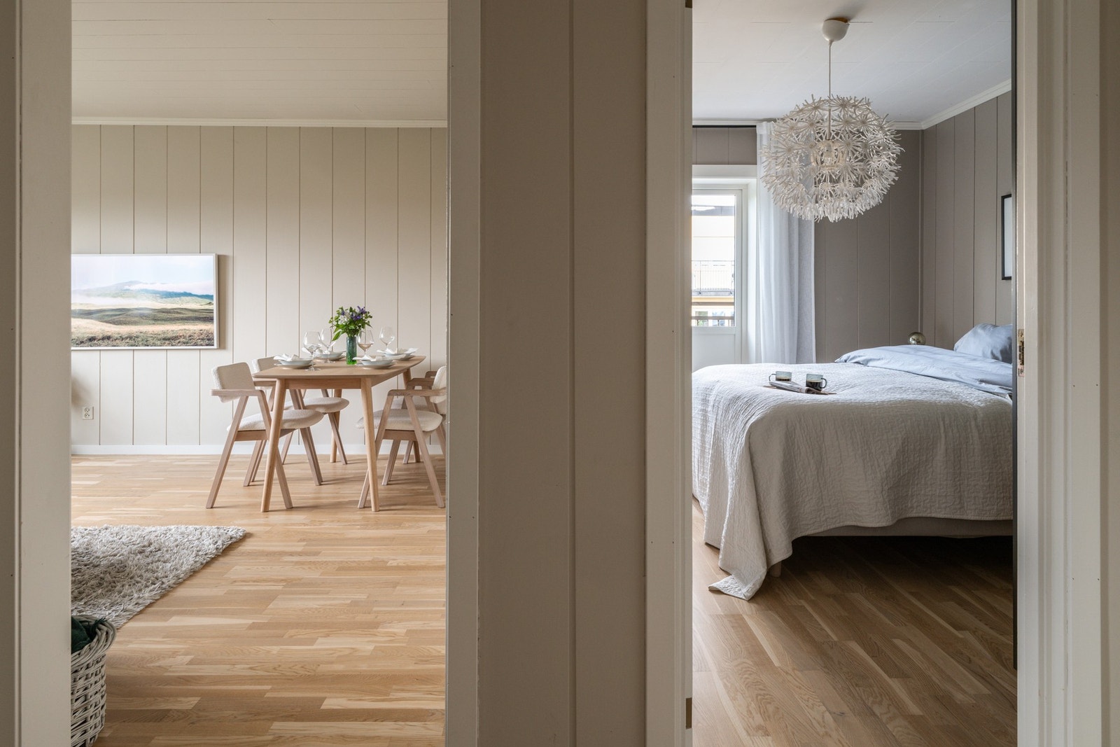 Boligen har en fin planløsning og består av ett soverom, stue, kjøkken, bad og en romslig innvendig bod. I tillegg har man tilgang til to balkonger. Galleribilde
