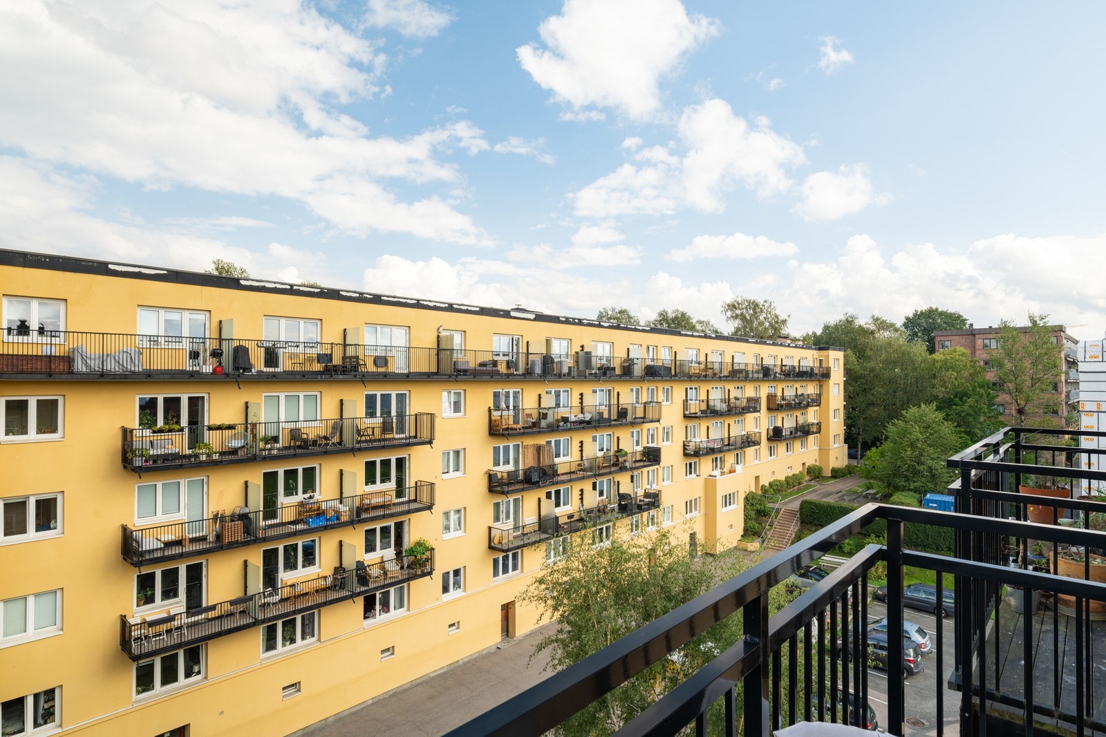 Balkongen blir en naturlig forlengelse av soverommet - perfekt for varme sommerdager. Galleribilde