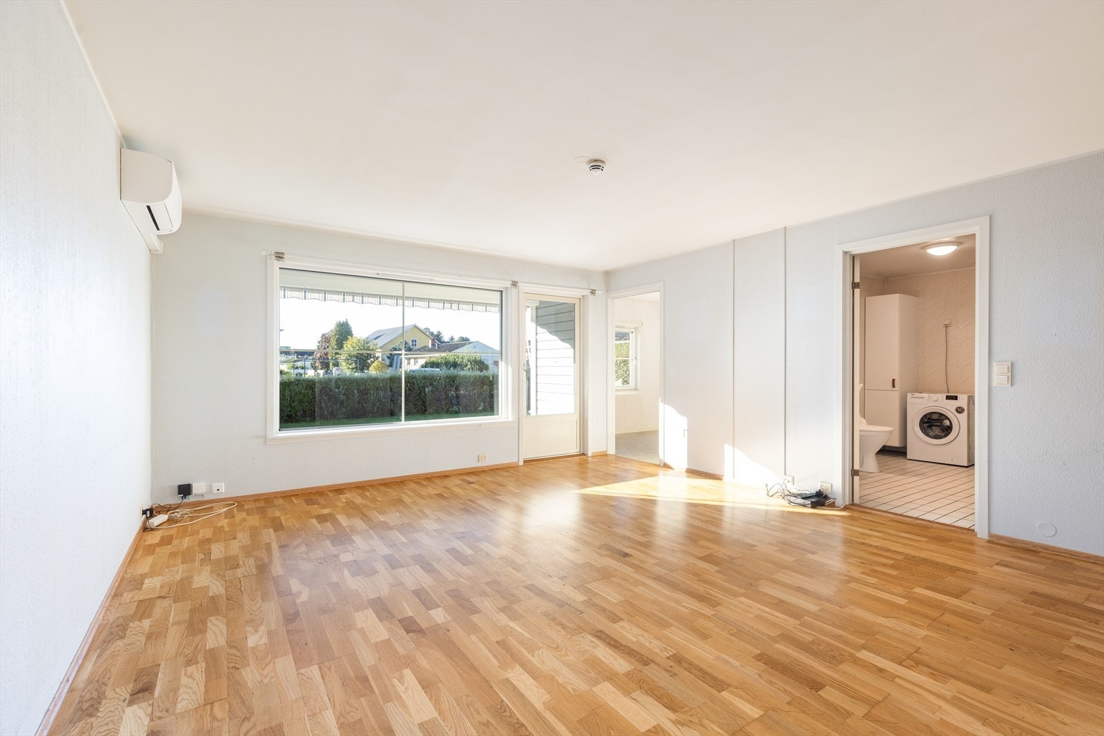 Solbergtun 98 er en hyggelig leilighet med alt på ett plan og koselige uteplasser på begge sider. Galleribilde