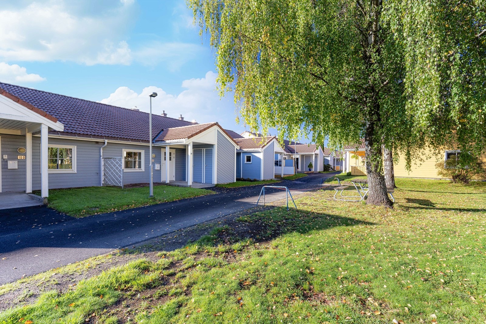 Solbergtun 98 ligger sentralt og fint til på Falkum med gangavstand til Skiens sentrumsgater med alle fasiliteter. Galleribilde