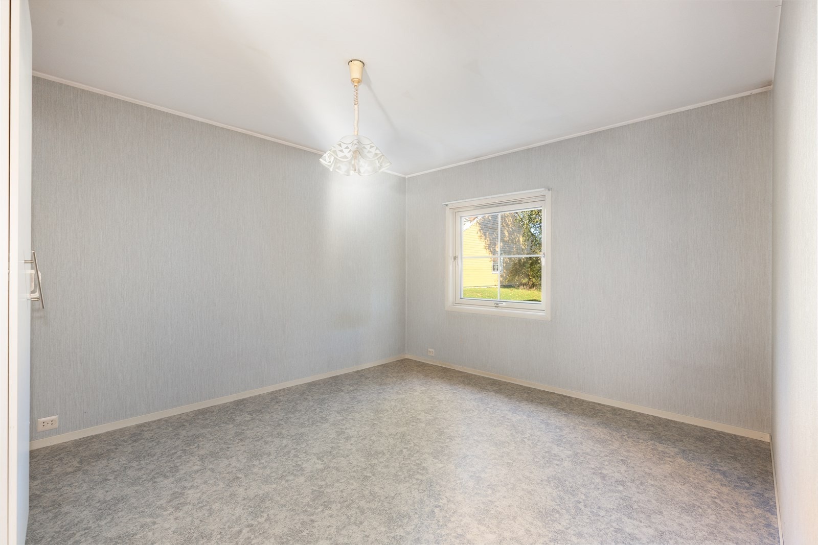 To soverom hvor begge har garderobeskap Galleribilde