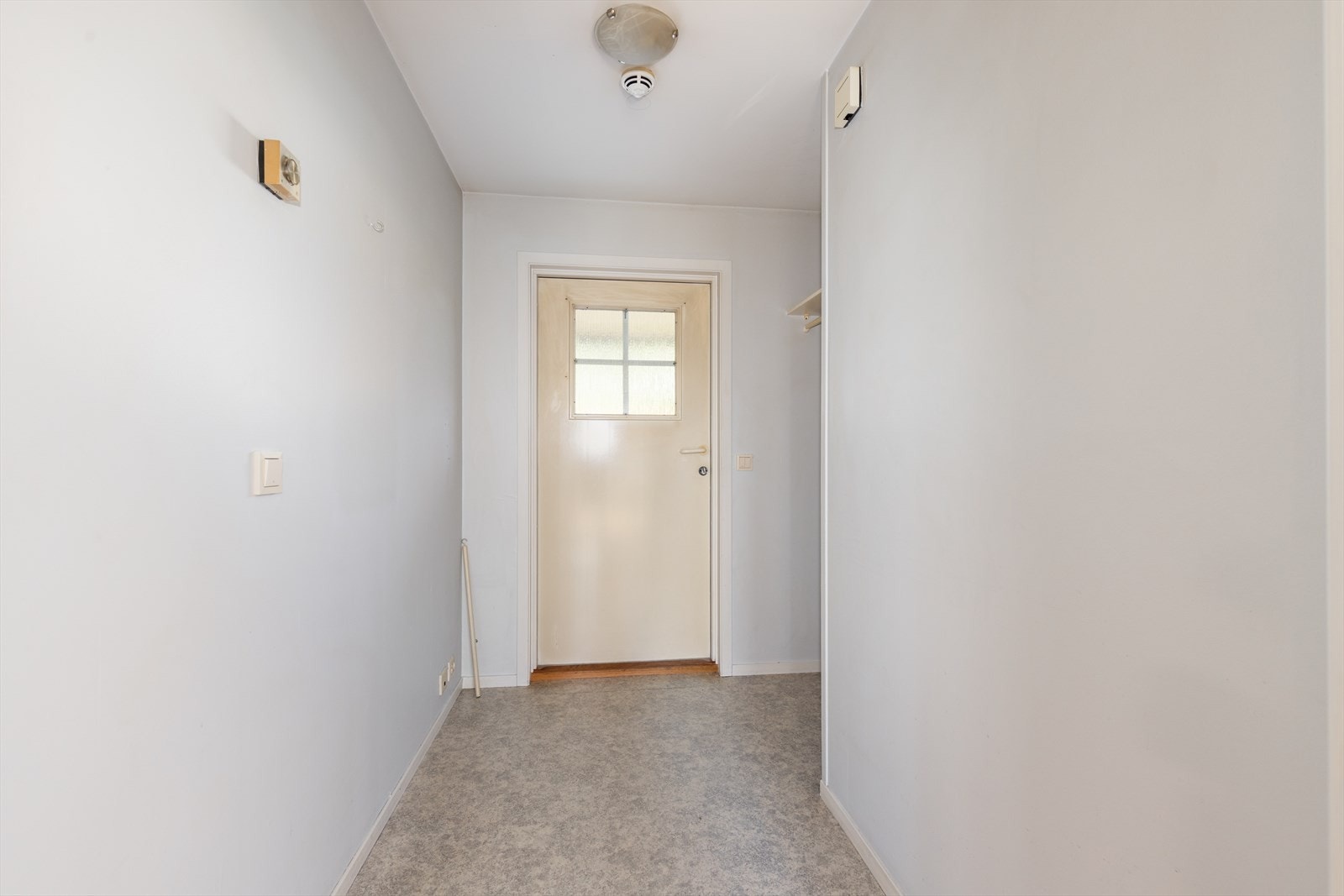 I entre er det god plass til å sette fra seg sko og henge fra seg yttertøy. Galleribilde