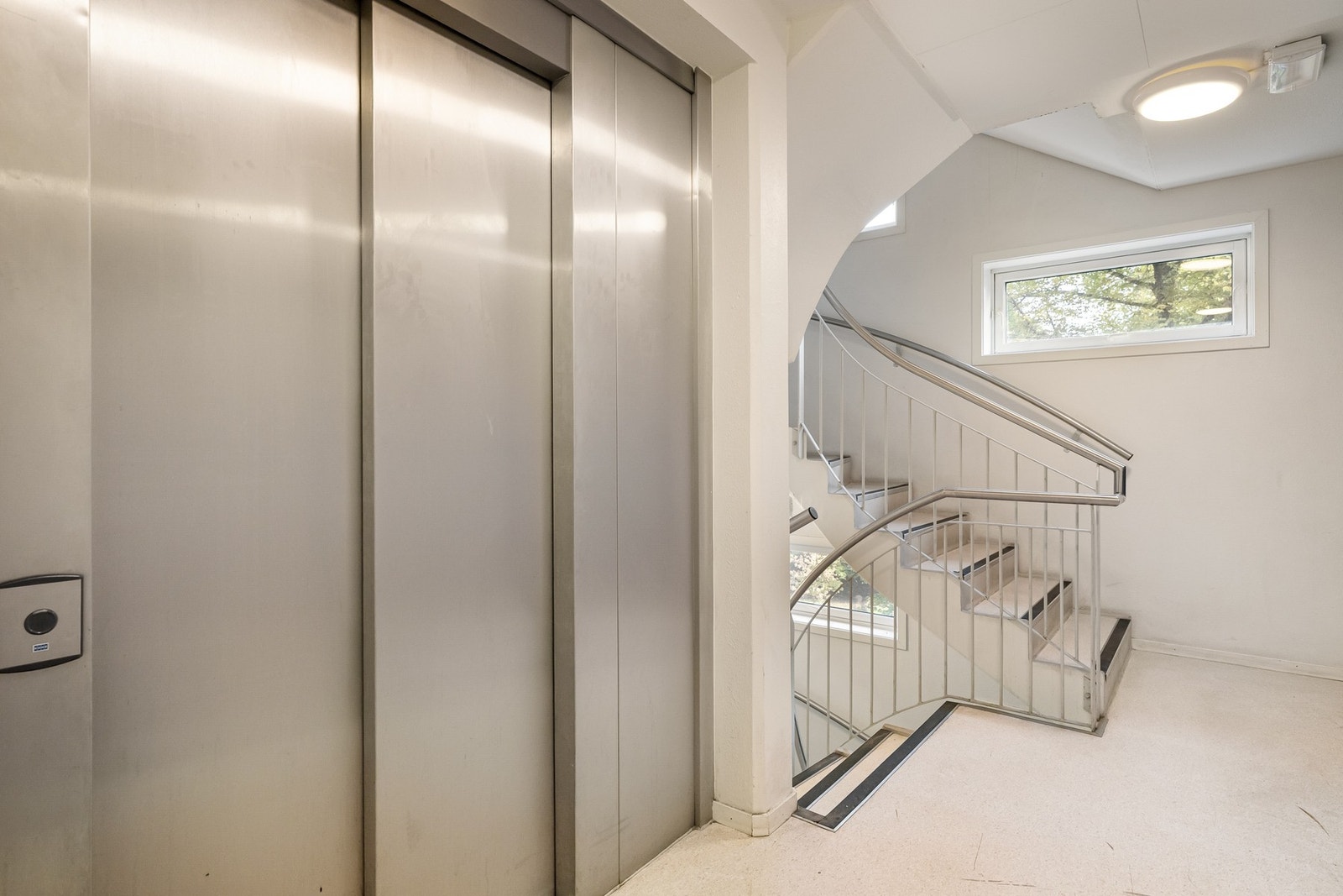 Tilgang via heis eller trapper. Galleribilde