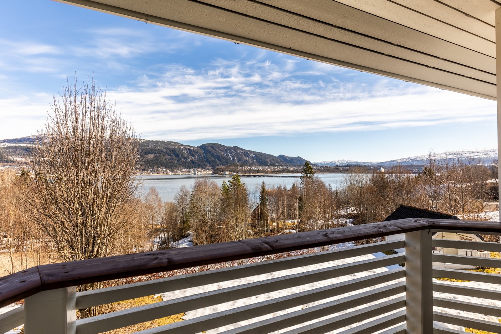 Utsikten fra balkongen til hovedsoverom Galleribilde