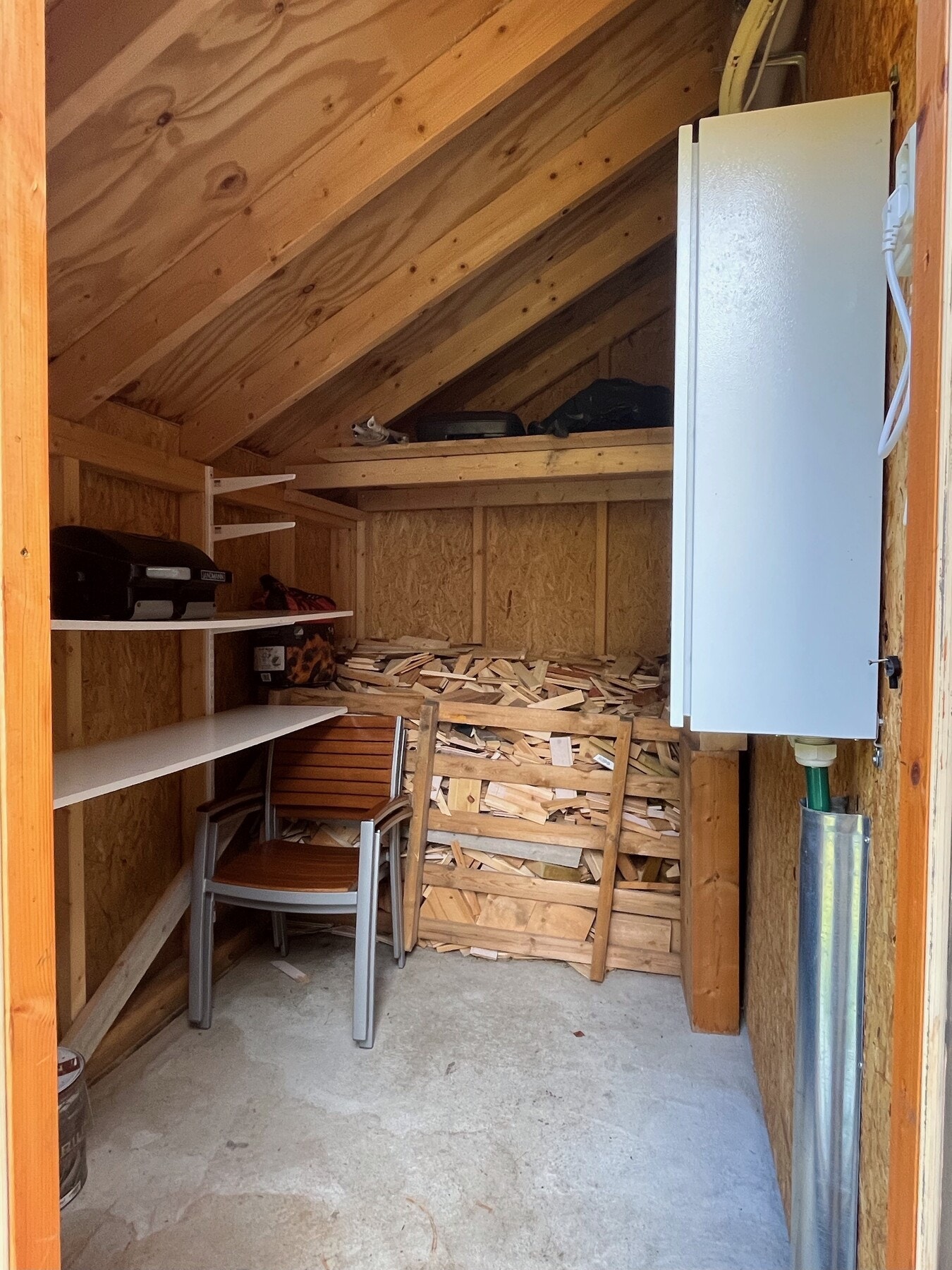 Her er det sikringsskap samt. godt med vedoppbevaring. Galleribilde