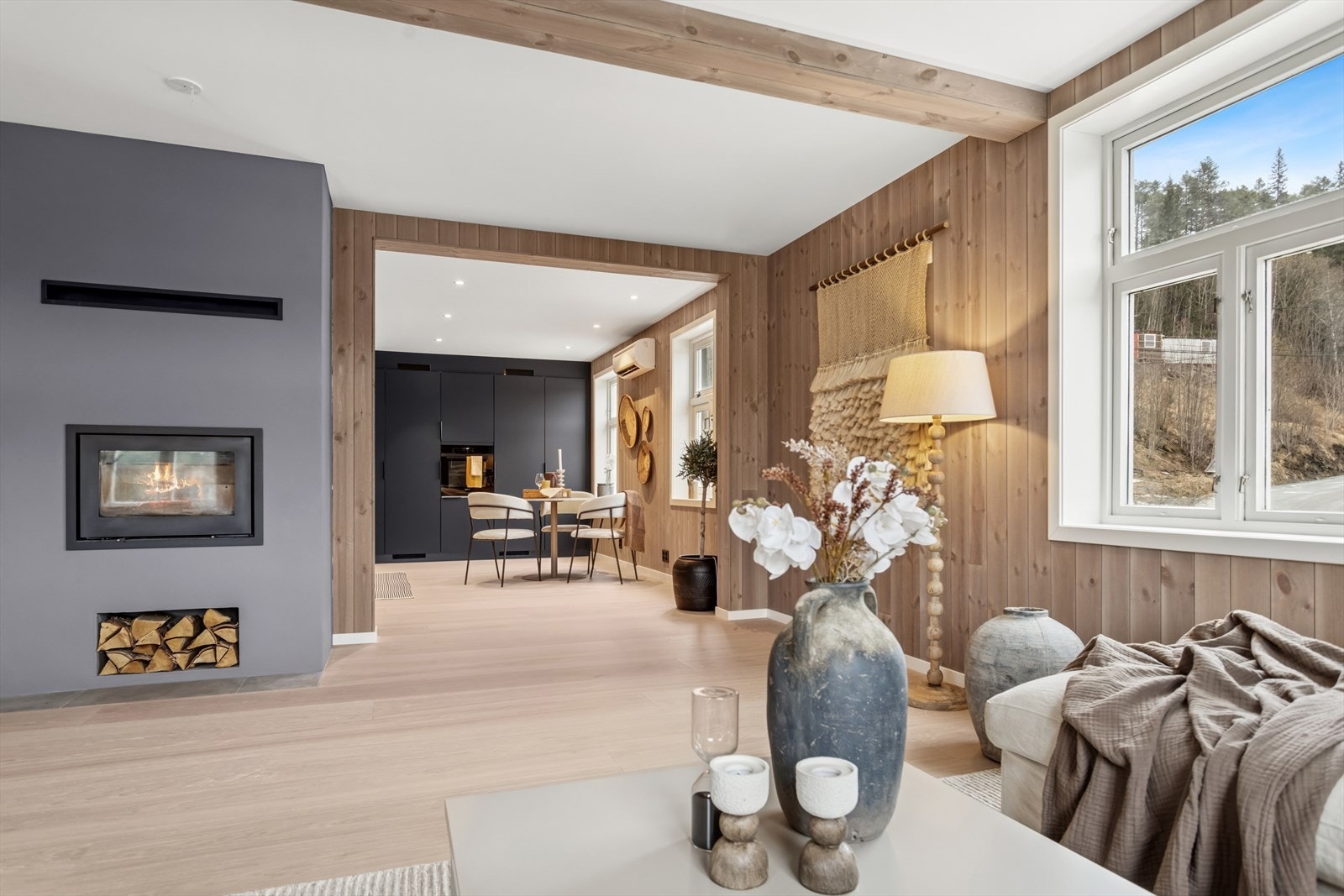 Bolighuset er betydelig oppusset i 2024, hvor bl.a. overflater er pusset opp i form av gulv, vegger og tak, samt elektrisk anlegg. Galleribilde