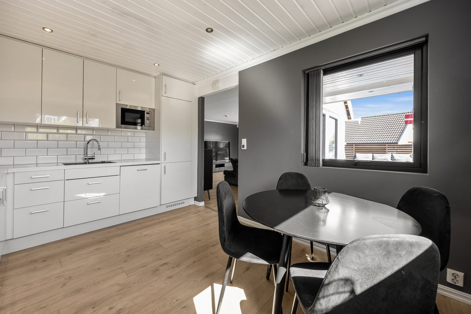 Hyggelig spisebord passer perfekt for å samle familien til frokost Galleribilde