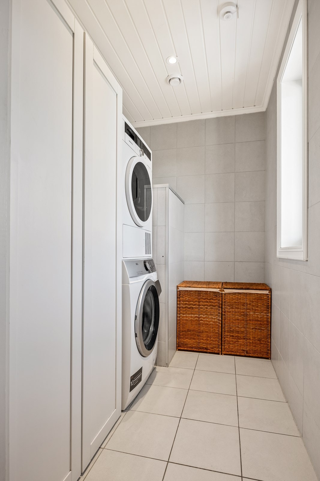 Praktisk vaskerom rett innenfor utgangsdøren Galleribilde