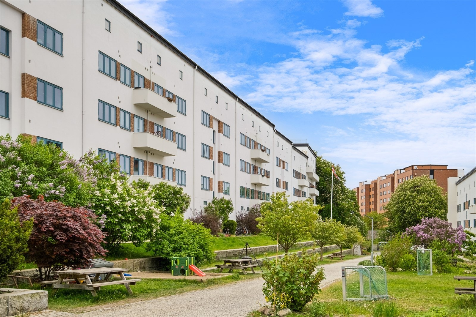 Ved inngangen til den flotte bakgården finner man den italienske delikatessebutikken Felloni og Piersante. Galleribilde