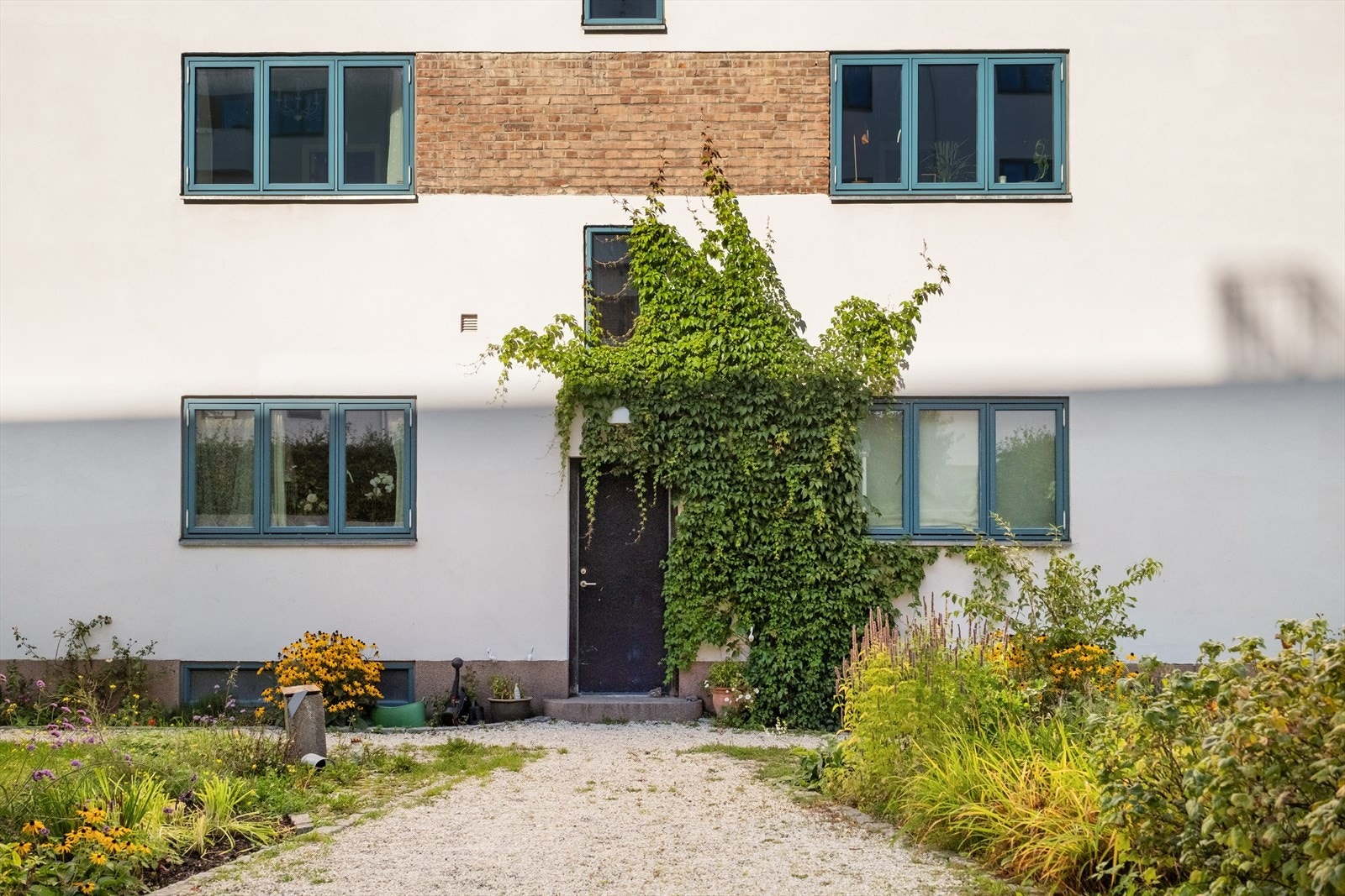 Bakgård. Galleribilde