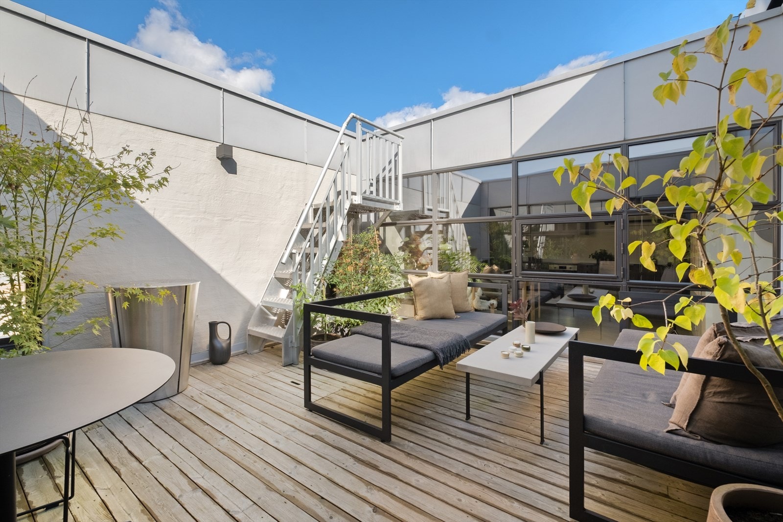 Flott atrium/takterrasse i midten av leiligheten på ca. 18 kvm. Galleribilde