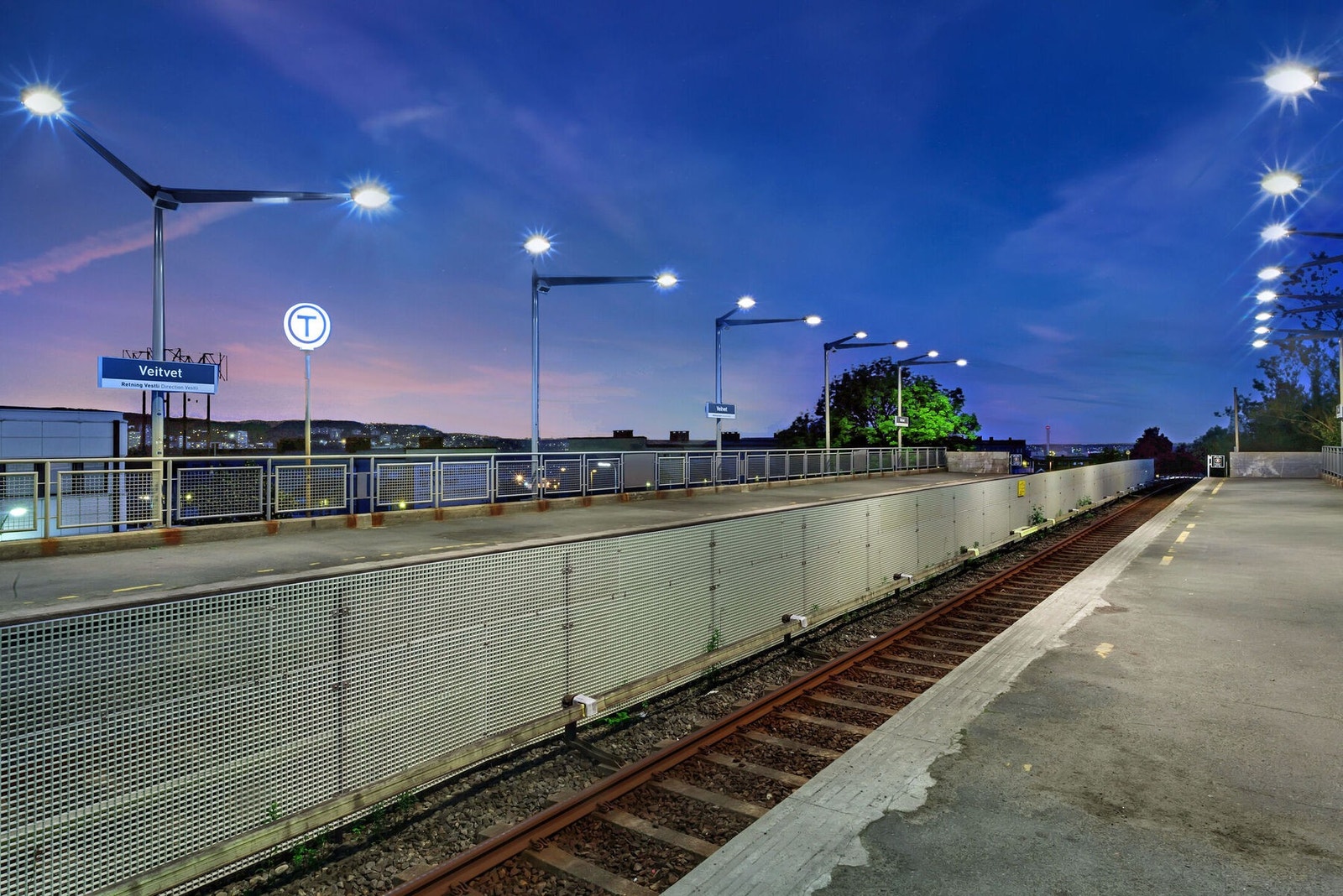 Kort vei til T-banen og buss, som tar deg enkelt inn til sentrum. Ca. 15 min med T-banen Galleribilde