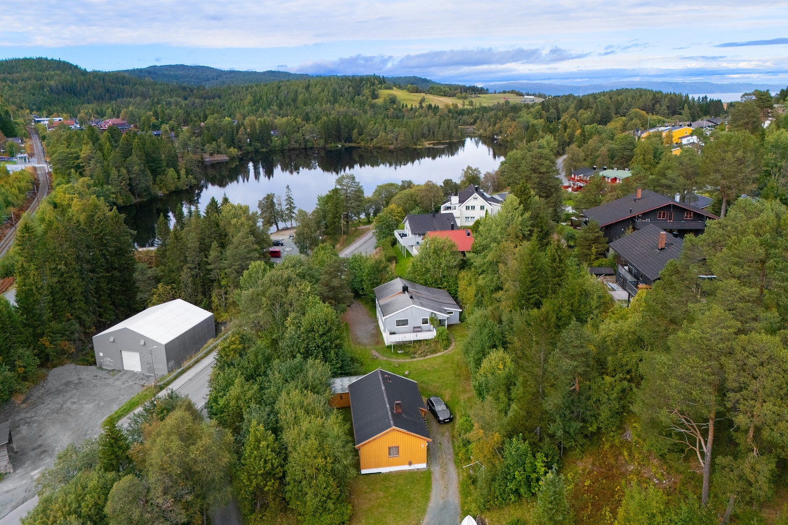 Usjenert tomt med umiddelbar nærhet til Kyvannet og Bymarka med helårs turterreng. Galleribilde