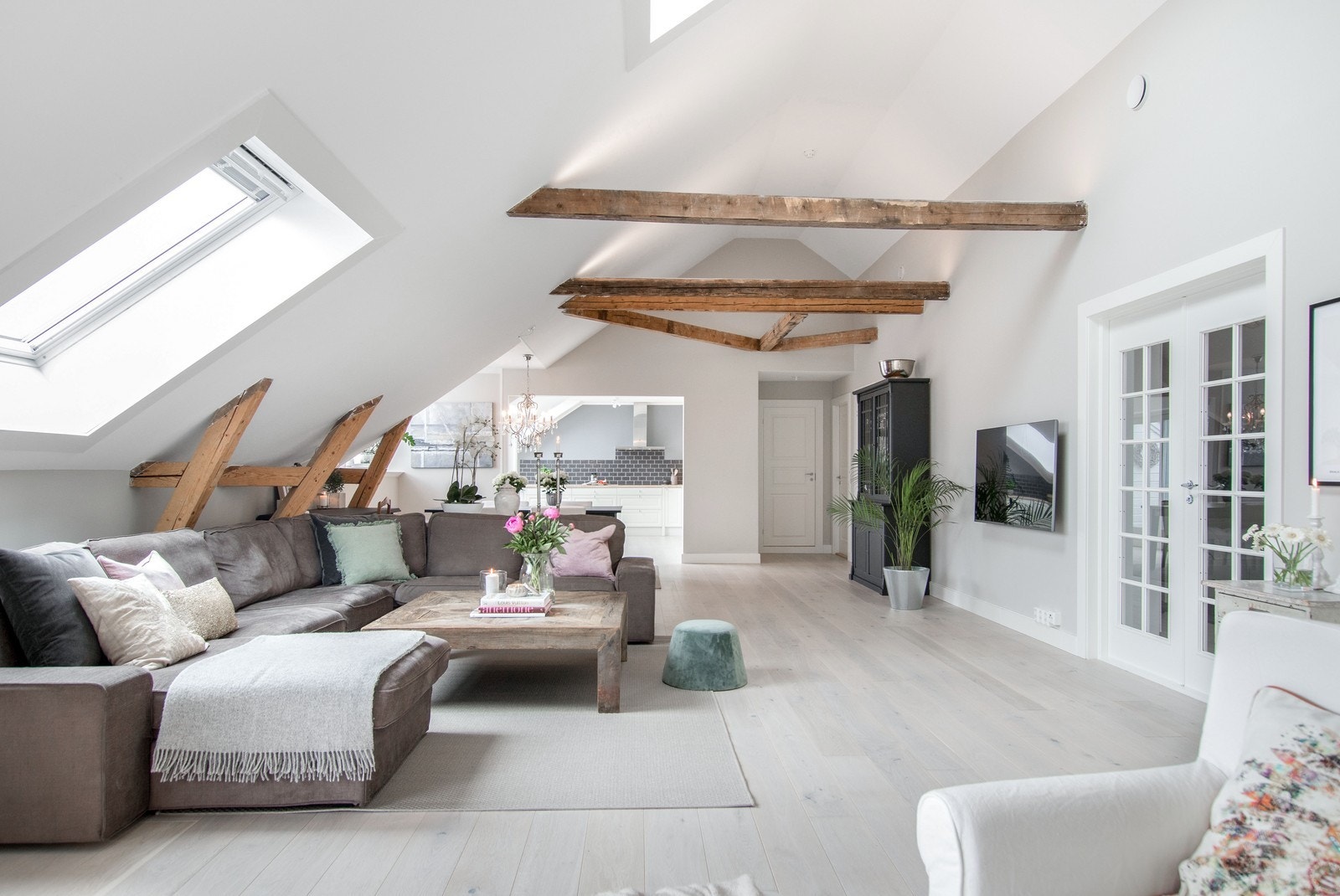 Stuen har en unik takhøyde. Galleribilde