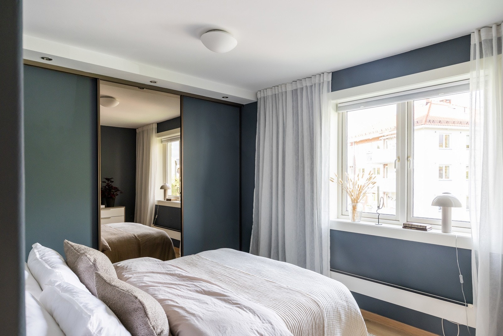 Hovedsoverommet har god plass til dobbeltseng. Galleribilde