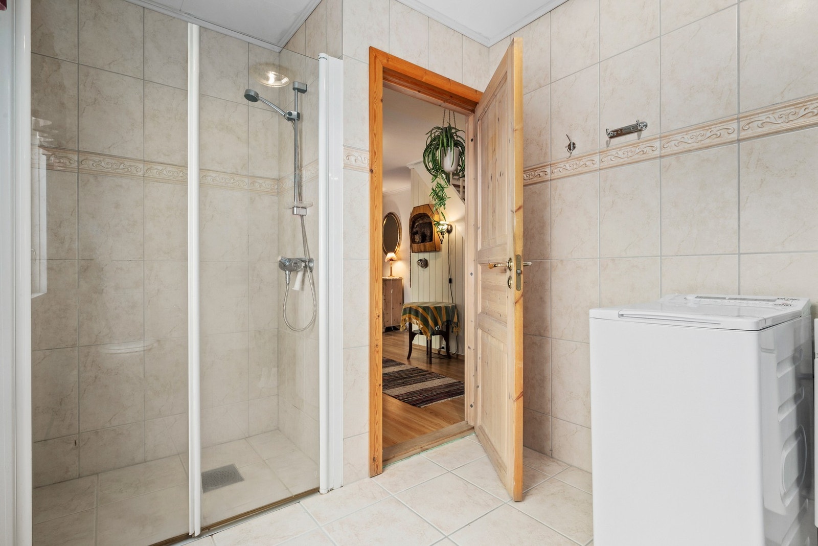 Badet med dusj. Galleribilde