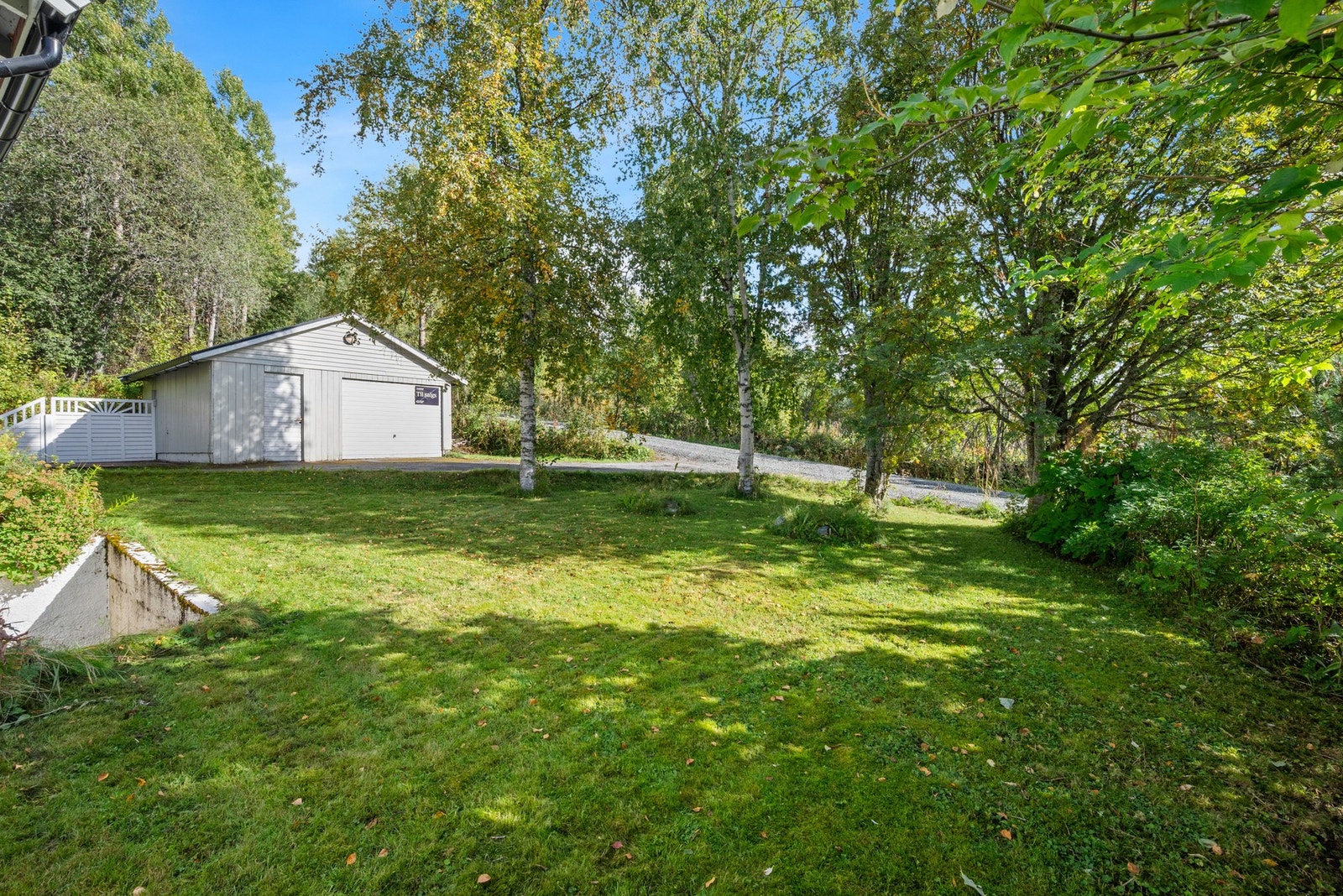 Stort hageareal. Galleribilde