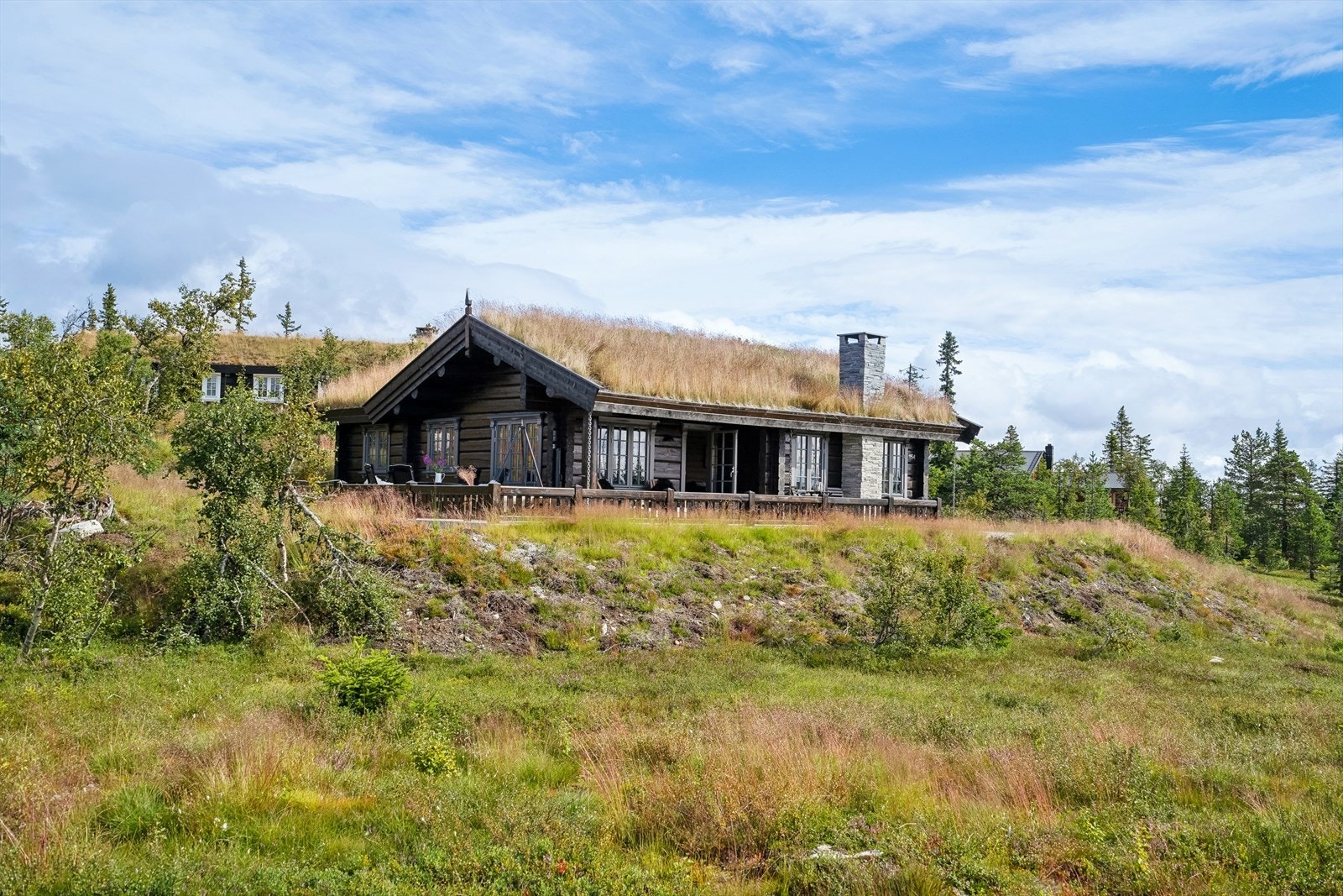 En vakker tømmerhytte fra Drømmehytta med høy kvalitet. Galleribilde