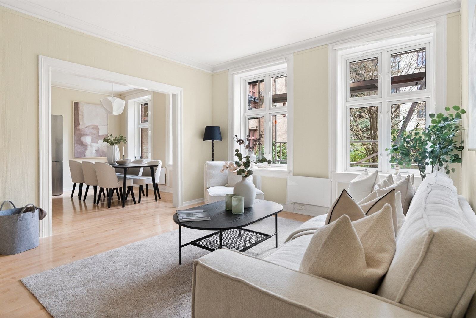 Med vinduer som vender ut mot et indre, avskjermet gårdsrom, kan du nyte en fredfull atmosfære hvor du nesten kan høre knappenålen treffe gulvet. Galleribilde