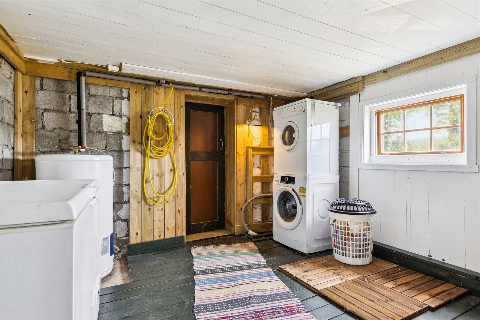 Kjelleretasjen er uinnredet og kan disponeres til ulik bruk. Galleribilde