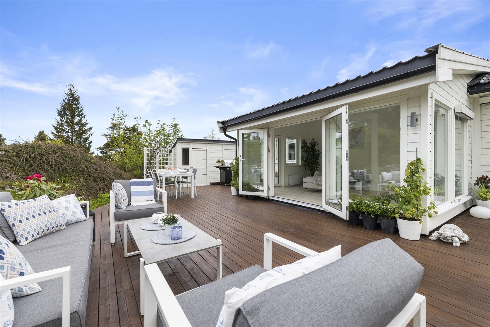 Tilgang til vinterhage gjennom store, doble dører. Galleribilde