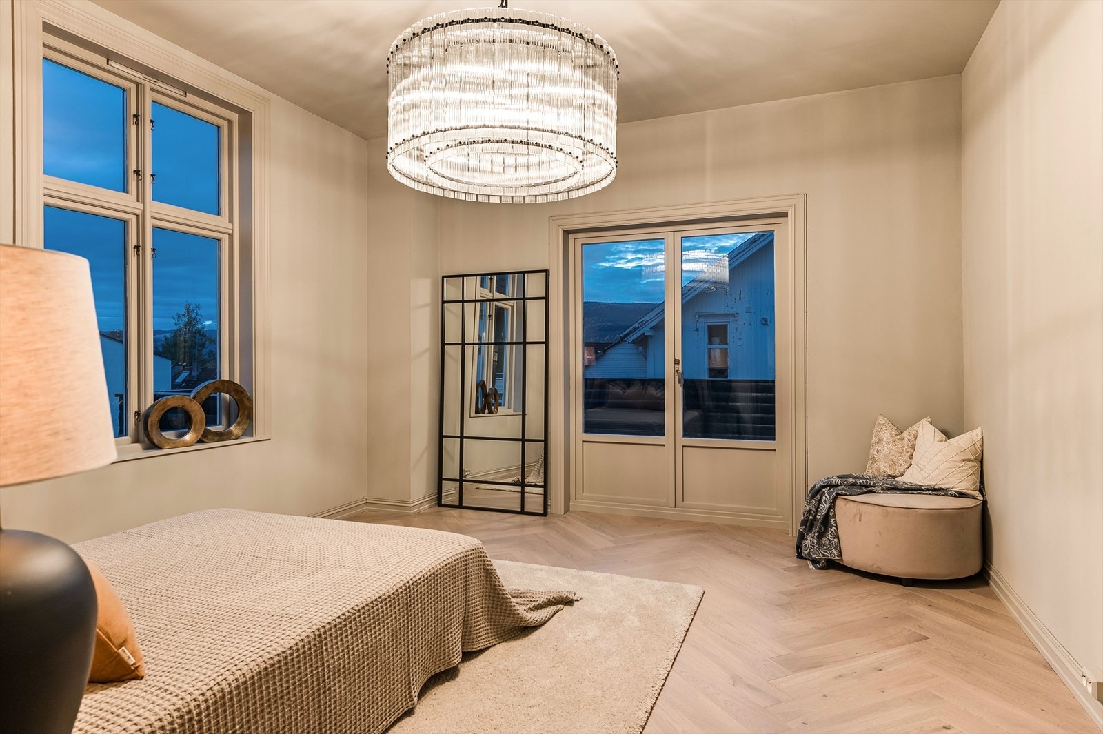 Soverom II - Fra hovedsoverommet har du også direkte utgang til den solrike, vestvendte terrassen Galleribilde