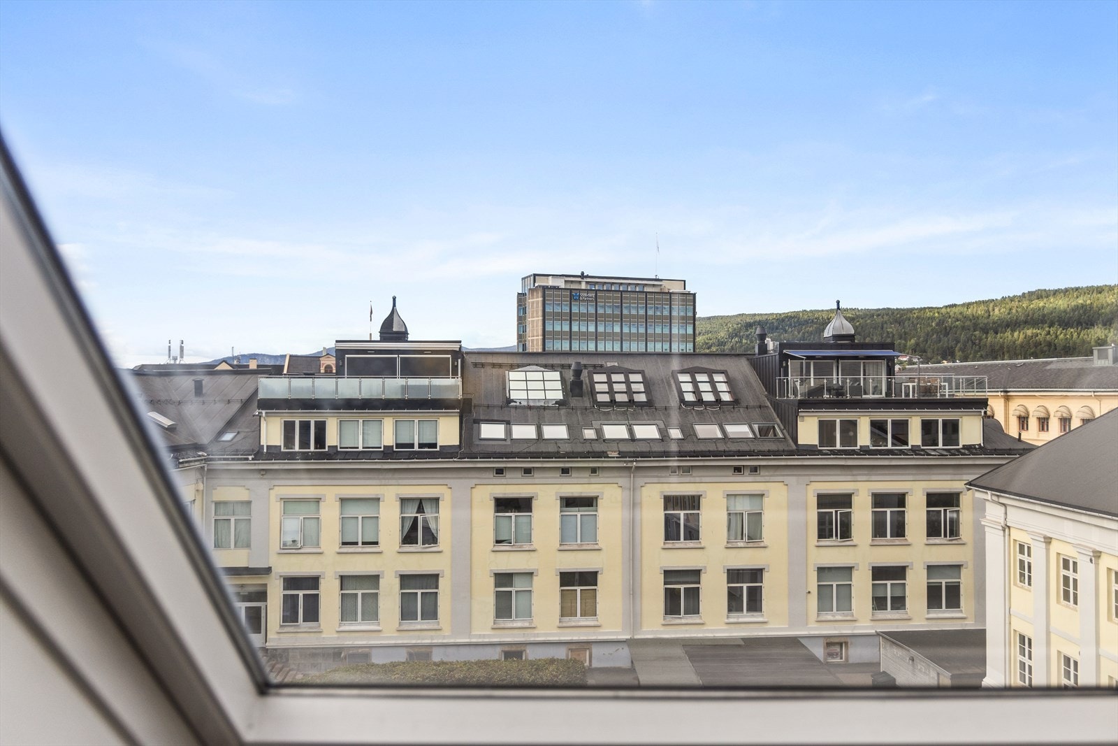 Utsikt fra takvindu Galleribilde