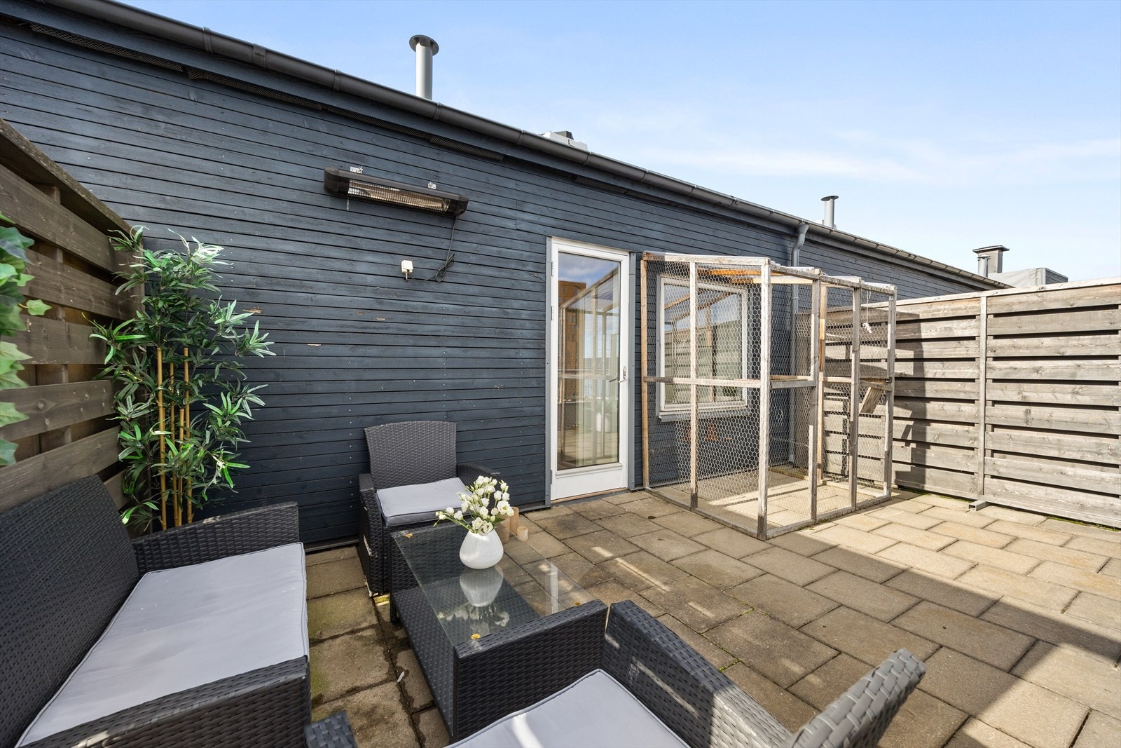 Dette er en lys og fin toppleilighet over to plan med takterrasse. Galleribilde