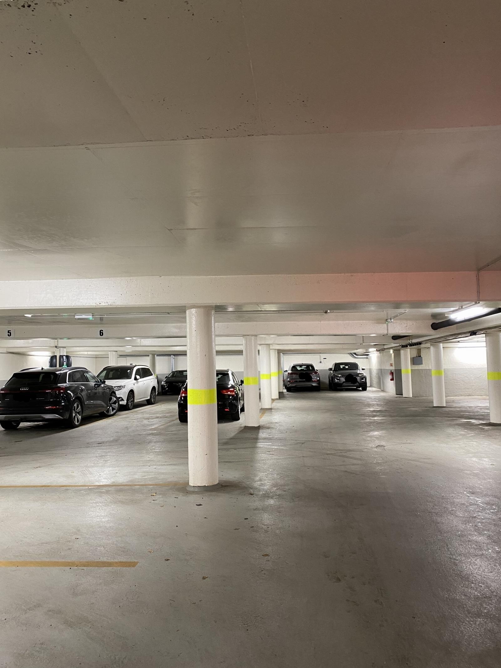 Garasjeanlegget ble i 2016 rehabilitert og fremstår som godt vedlikeholdt Galleribilde