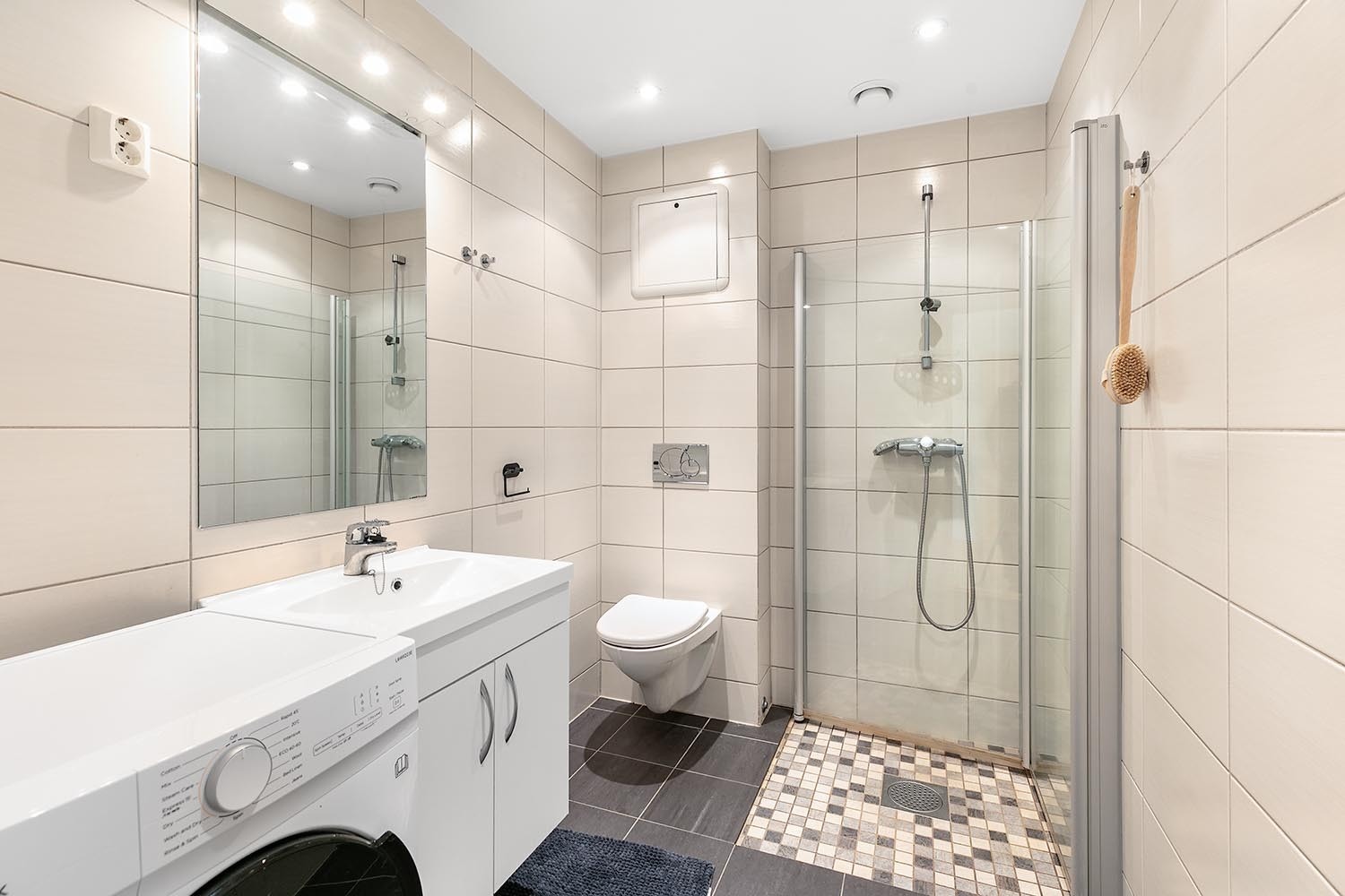 Pent flislagt bad Galleribilde