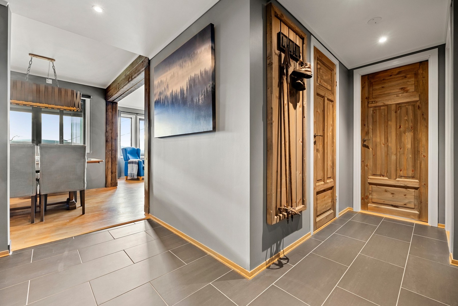 Gangarealet binder sammen boligens rom på en naturlig måte. Galleribilde