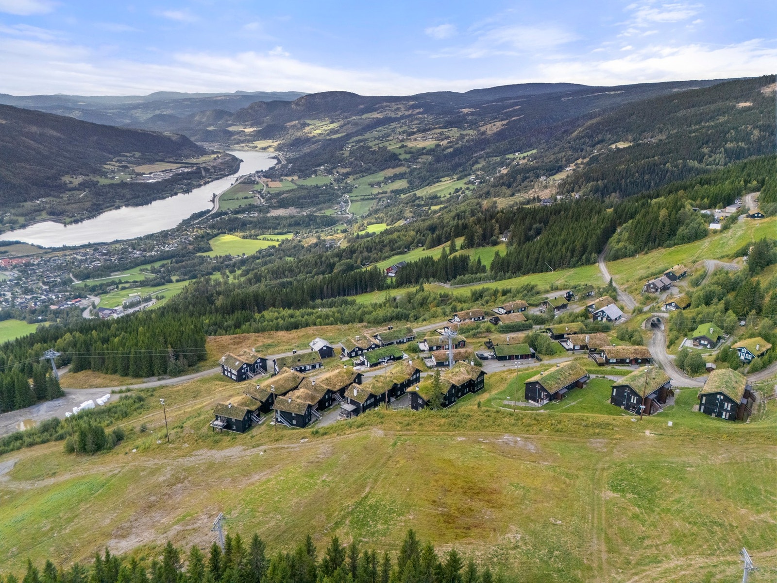 Beliggenheten gir en unik kombinasjon av natur og nærhet til fasiliteter. Galleribilde