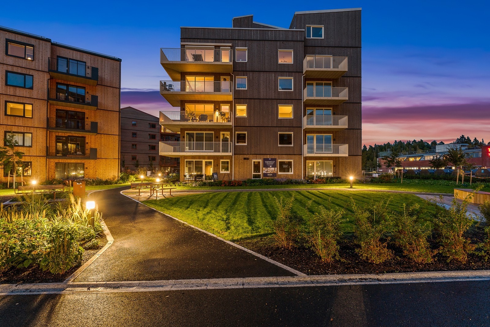 Skårerløkka i Lørenskog er et attraktivt og familievennlig boligområde, som kombinerer ro og naturskjønnhet med moderne fasiliteter og god tilgjengelighet Galleribilde