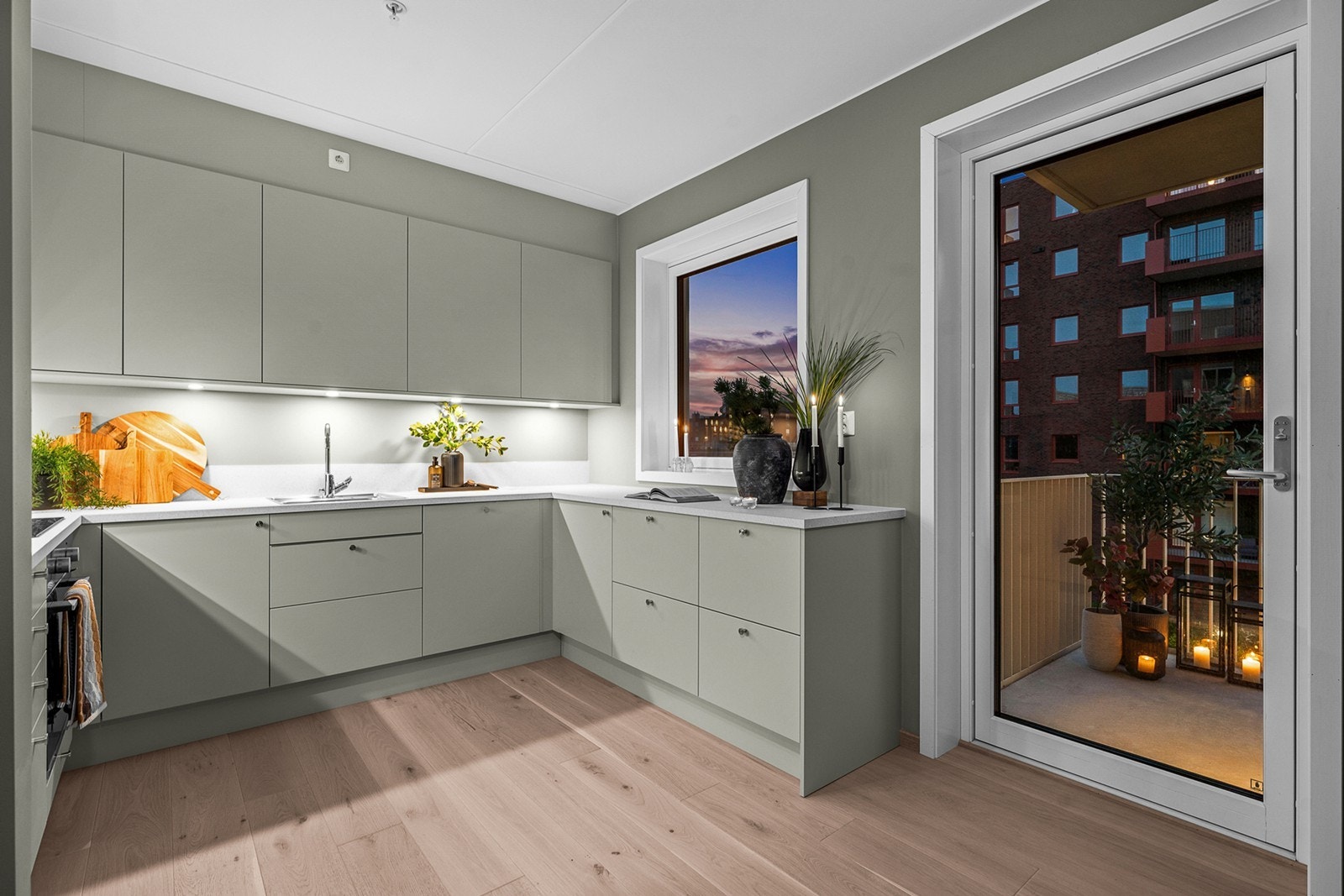 Moderne og tidsriktig kjøkken fra Norema med integrerte hvitevarer fra Electrolux eller tilsvarende leverandør Galleribilde