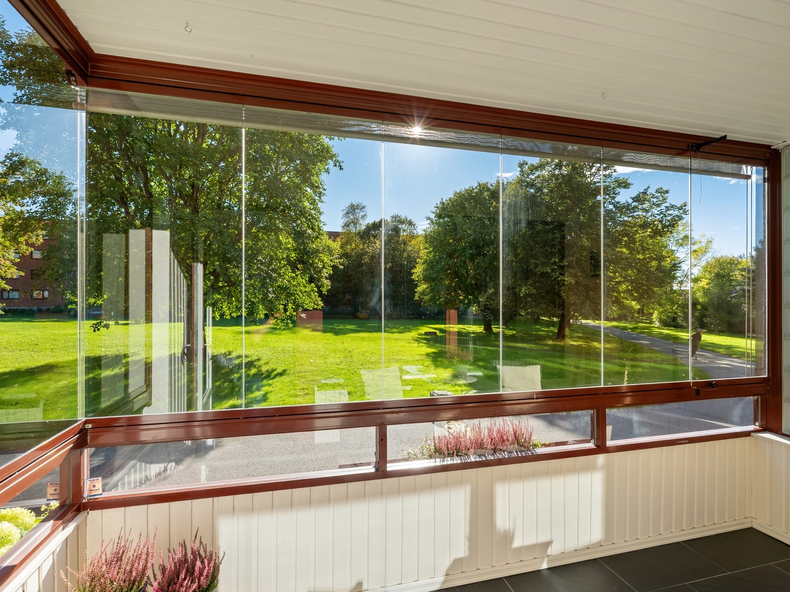 Her har du god plass til møblement, og fint utsyn mot grønne fellesarealer. Galleribilde