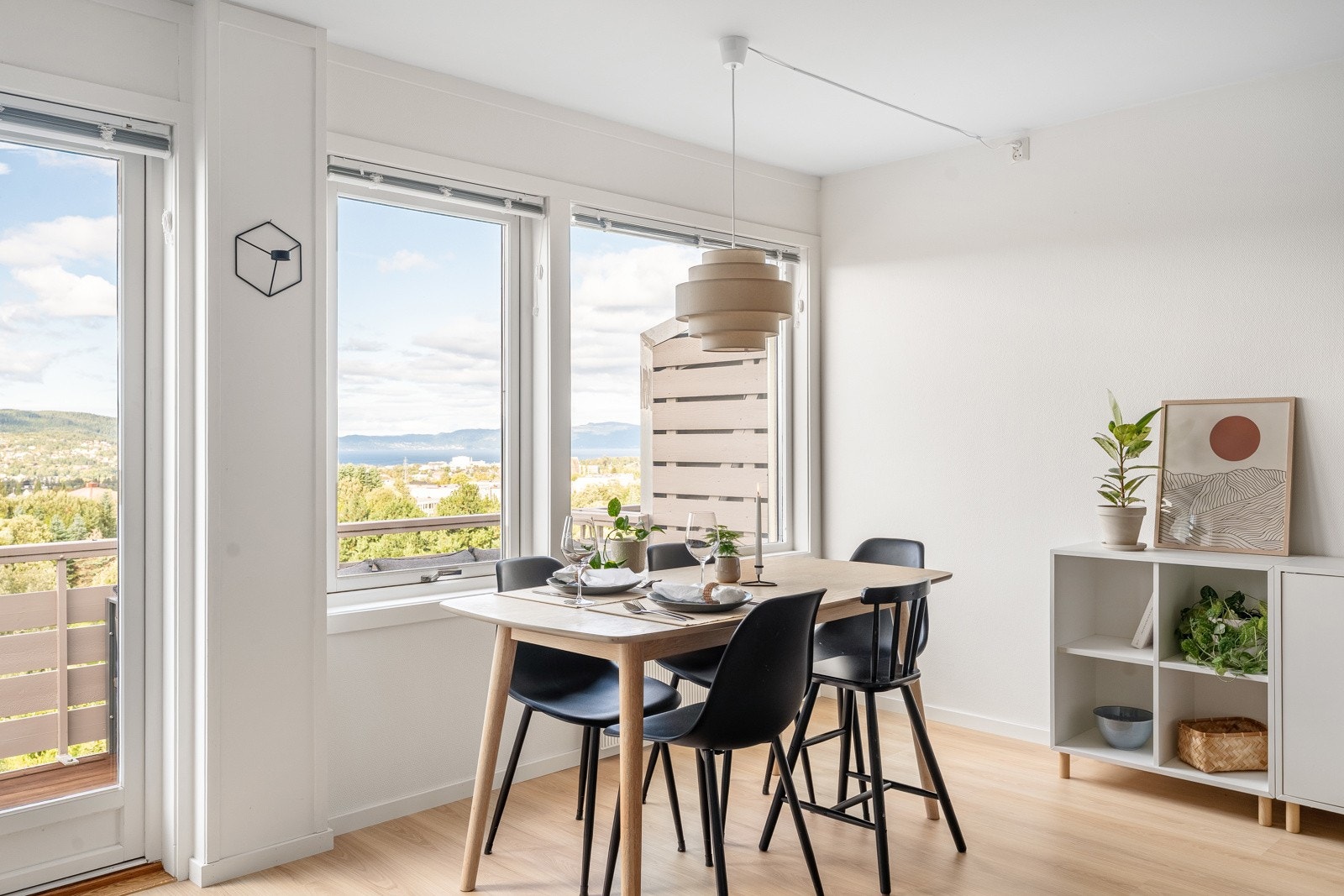 Her kan du nyte et godt måltid til en enda bedre utsikt. Galleribilde