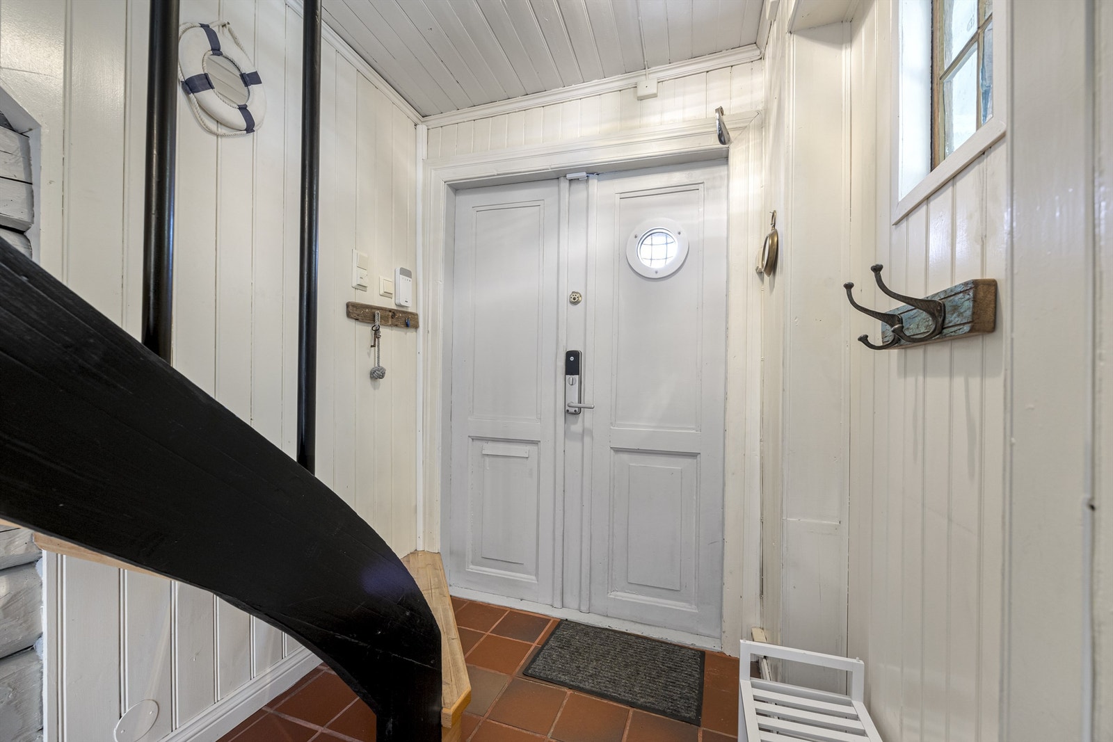 Entré med varmekabler og fliser på gulv Galleribilde