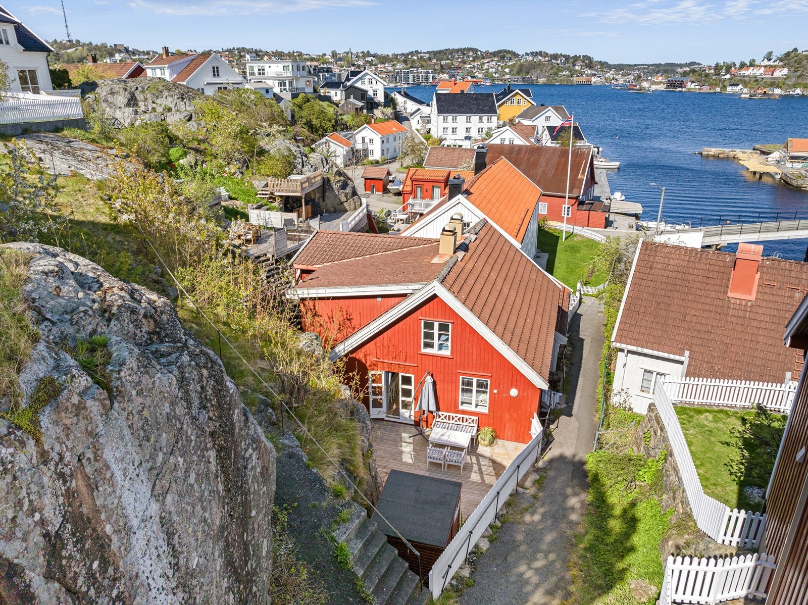 Naboen har nevnt at det finnes eldre bilder som viser at huset stod der i 1723 Galleribilde