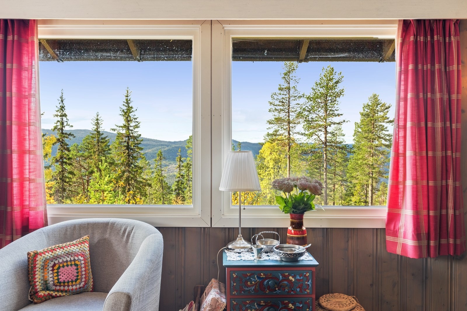 Utsikt fra stuevinduet. Galleribilde