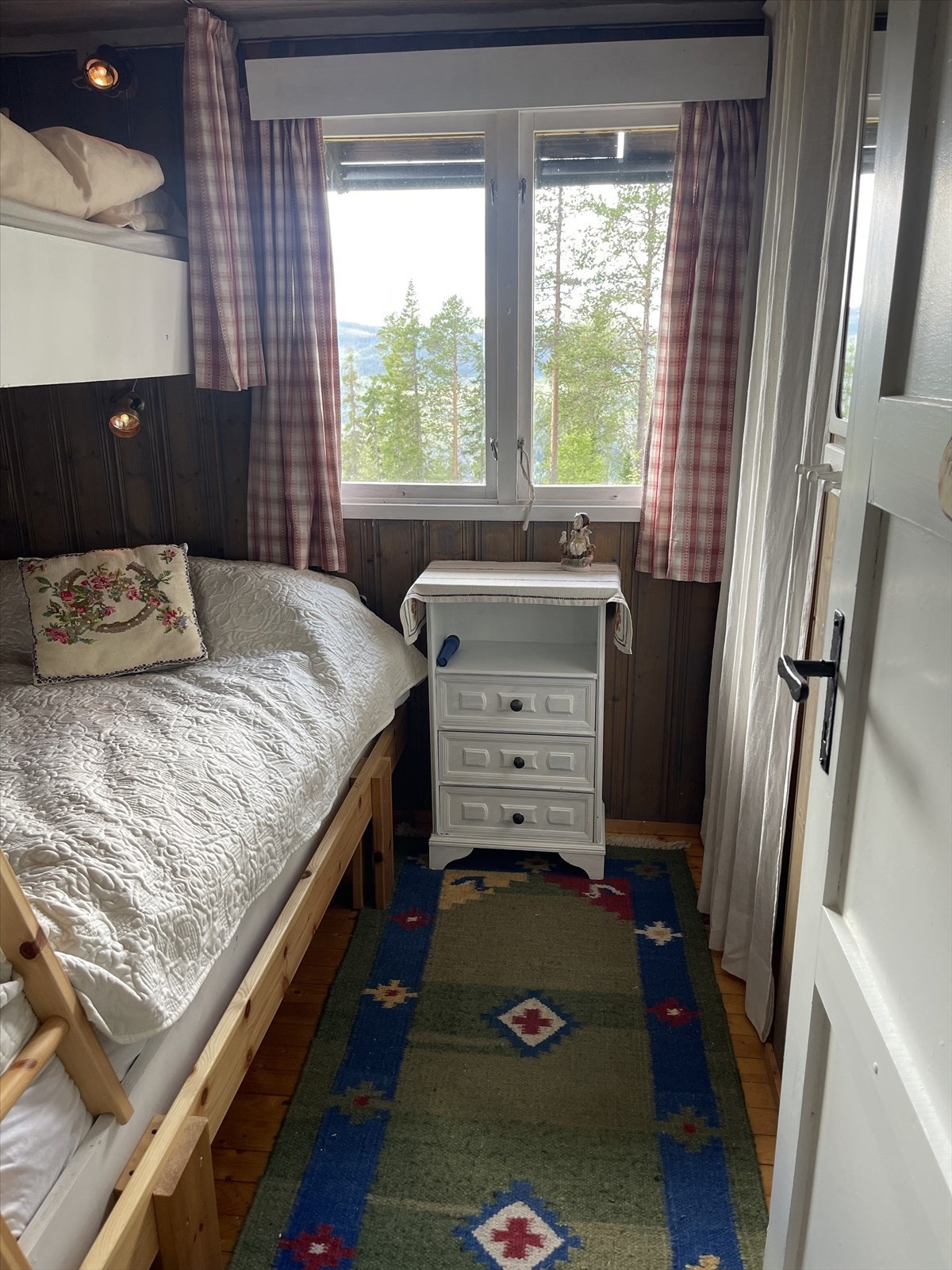 Soverom 1 med familiekøye. Galleribilde