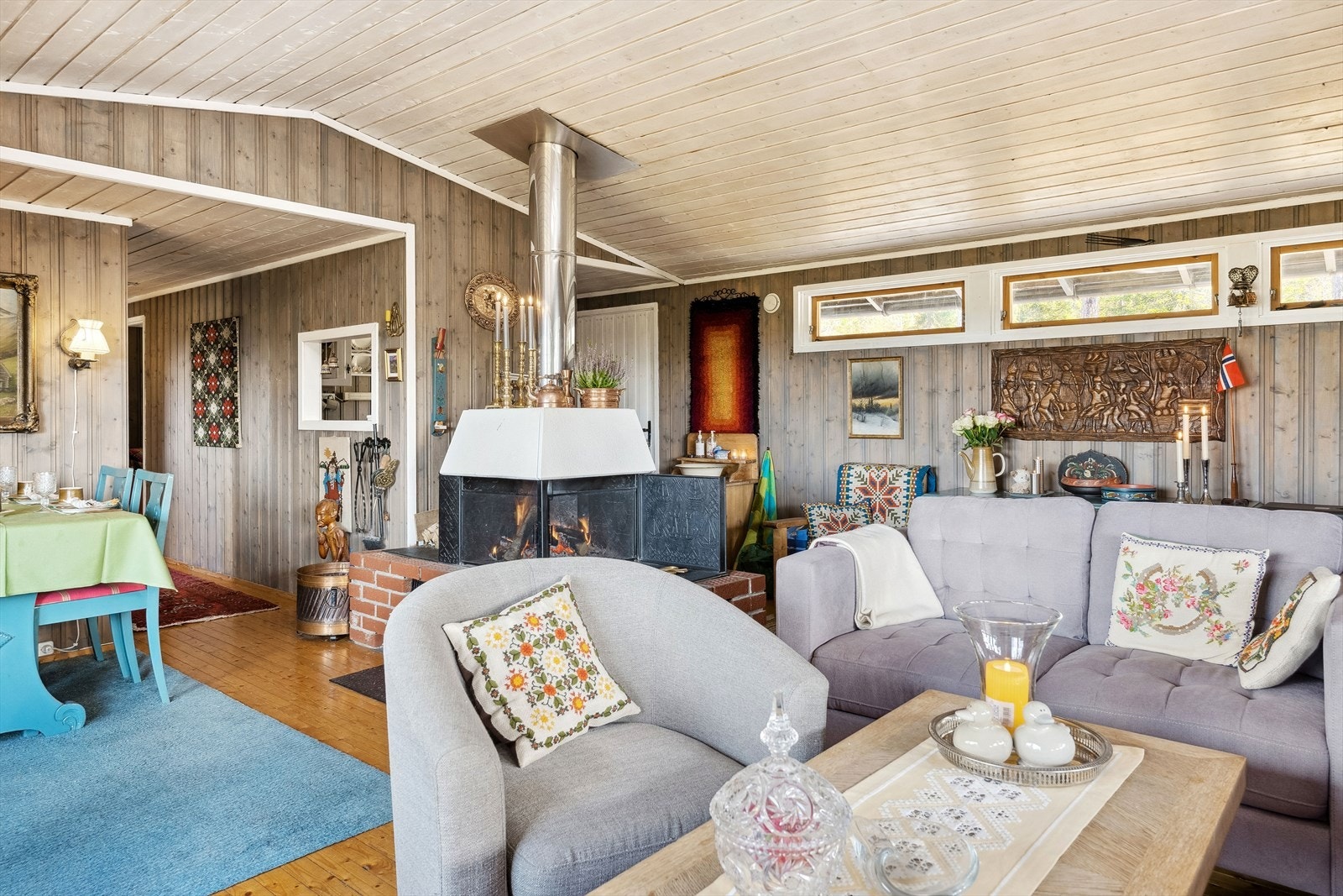 Her er plass for salong og en spisegruppe. Galleribilde