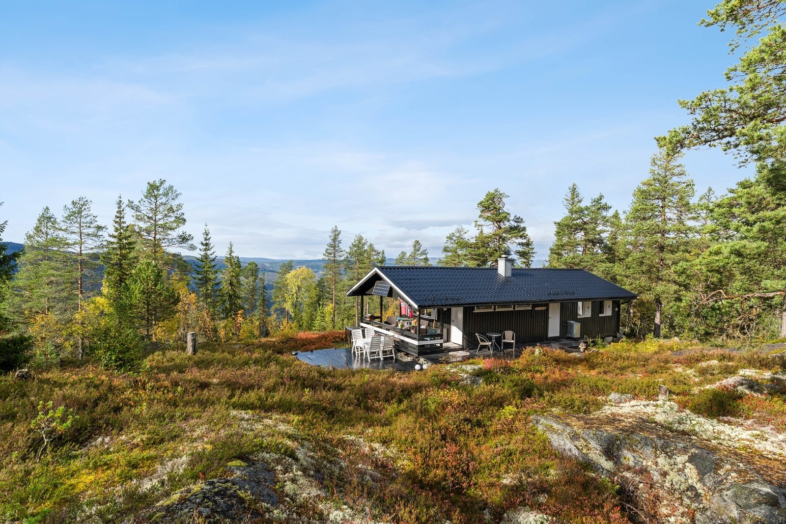 Hyttefeltet disponerer egen badebrygge ca. 20 min gange fra hytta Galleribilde